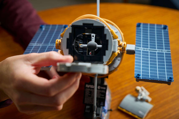 LEGO® Hubble Space Telescope 11382