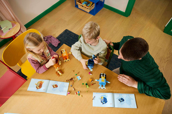 LEGO® Brick-Built Bluey Family 11217