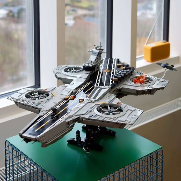 LEGO® S.H.I.E.L.D. Helicarrier 76354