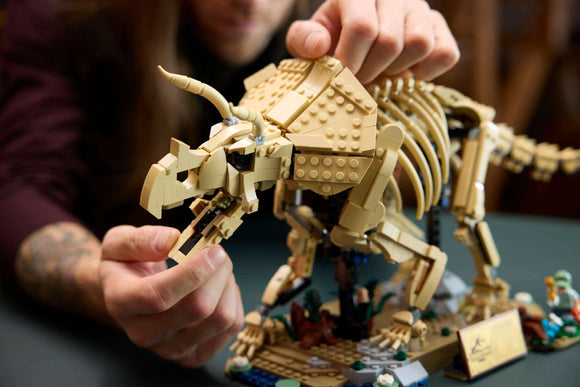 LEGO® Dinosaur Fossils: Triceratops 77985
