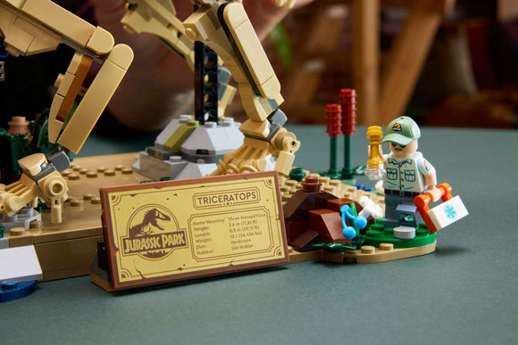 LEGO® Dinosaur Fossils: Triceratops 77985
