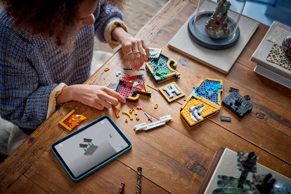 LEGO® Hogwarts™ House Crest 76462