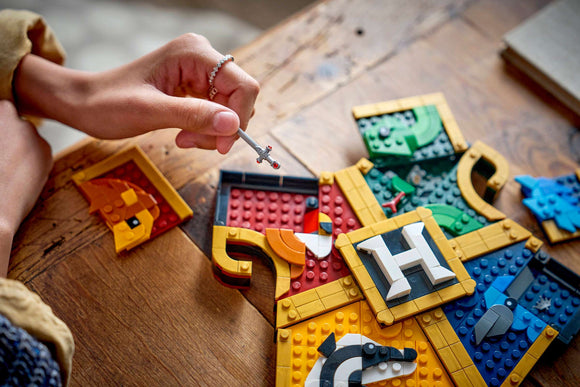LEGO® Hogwarts™ House Crest 76462