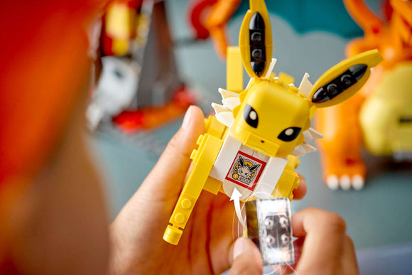 LEGO® SMART Play™: Charizard vs. Jolteon Ultimate Battle 72167