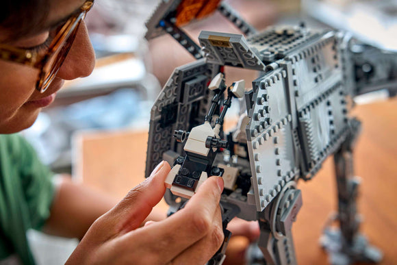 LEGO® Imperial Remnant AT-AT™ with INT-4 75454