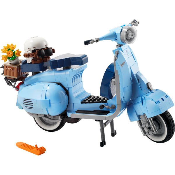 Taking the LEGO Vespa (10289) out for some photos - Jay's Brick Blog